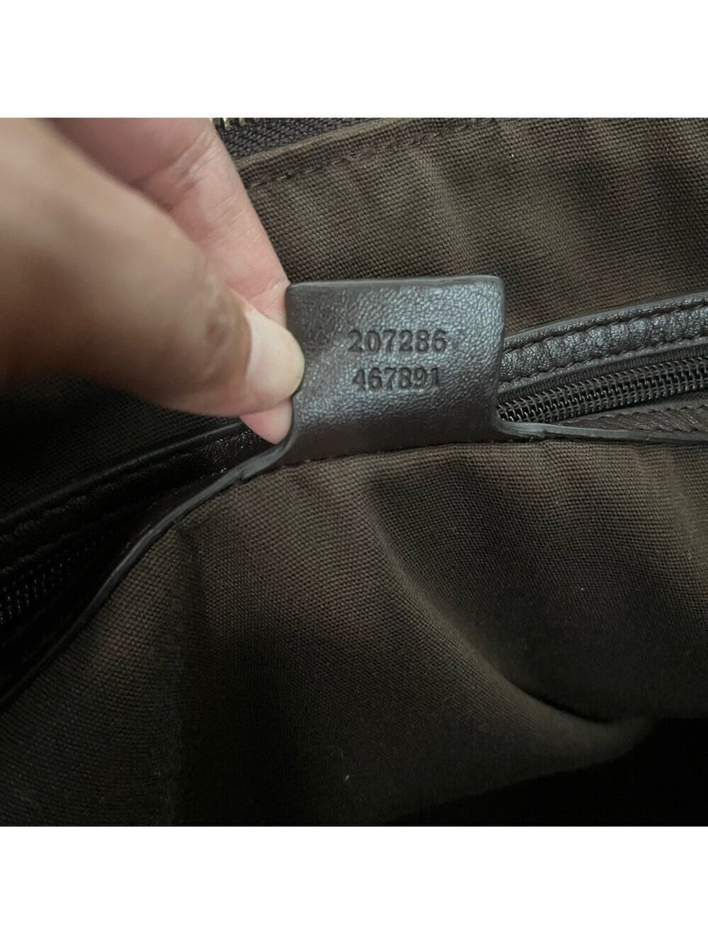 GUCCI CRYSTAL MONOGRAM ZIPPERED TOTE - Picture 13 of 15